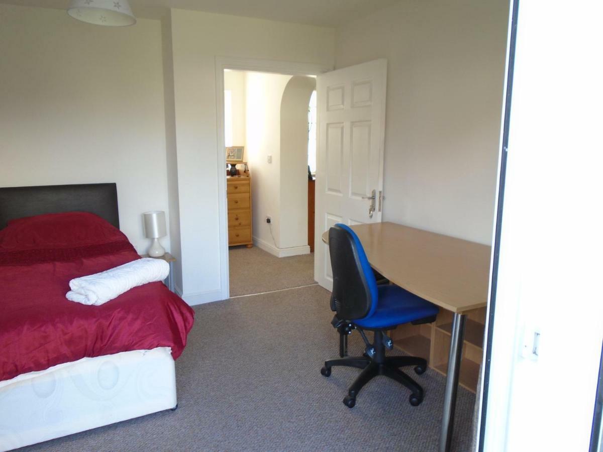 Tea In - Private - Quiet - Ground Floor - En-suite - Walk-in-shower *